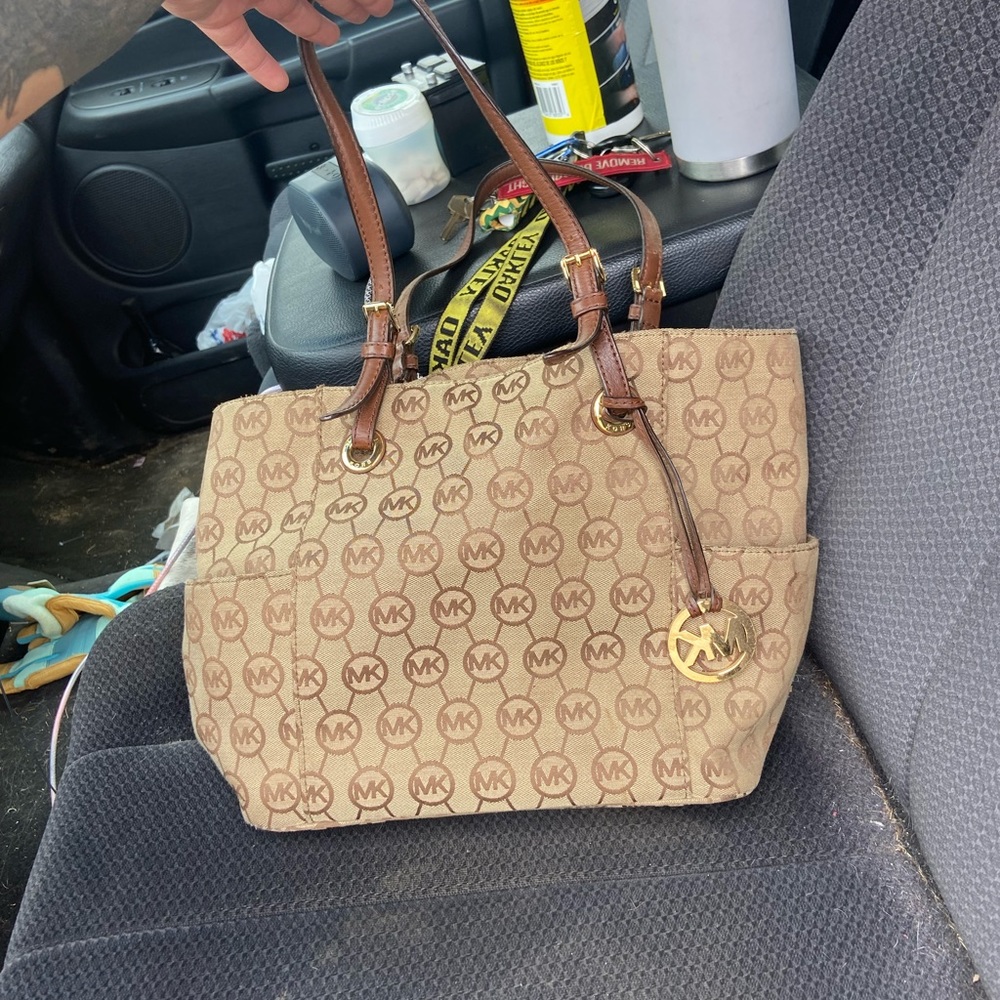 Michael Kors Purse🚚